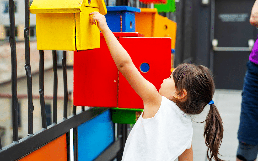 Parent Play Tip: Let Kids Explore Freely